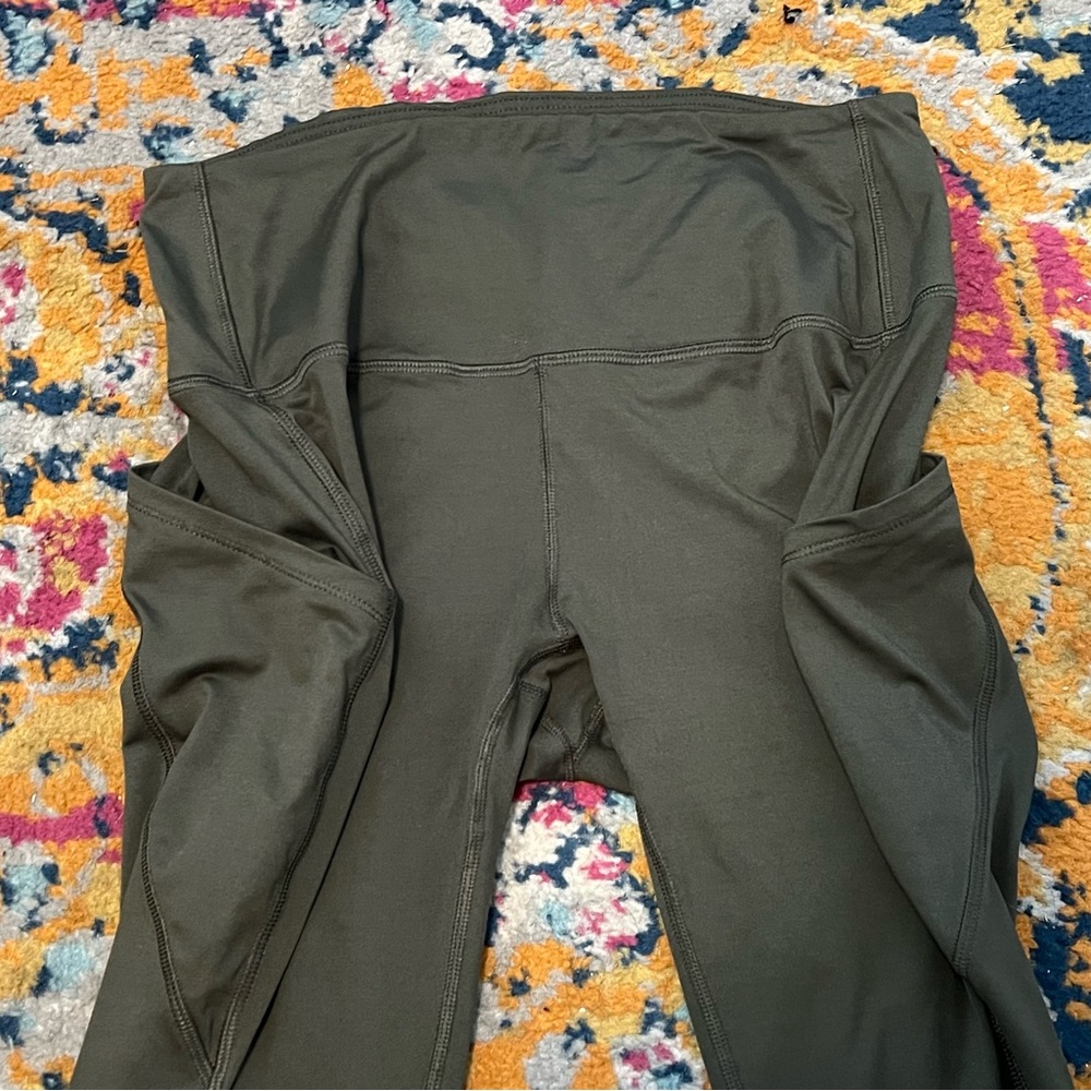 Leggings pants - Unknown brand Green Workout - size is approx Large. Pockets - Picture 9 of 13